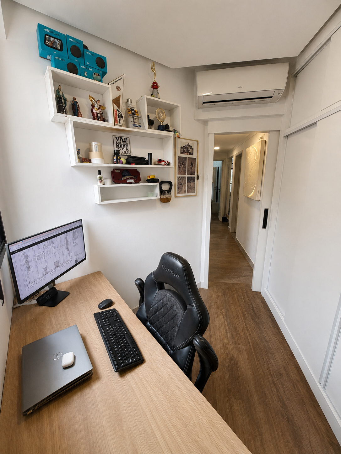Escritório e armários do quarto 02